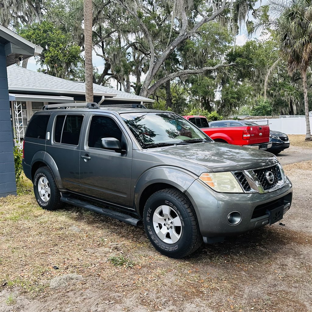 2008 Nissan Pathfinder S photo 3