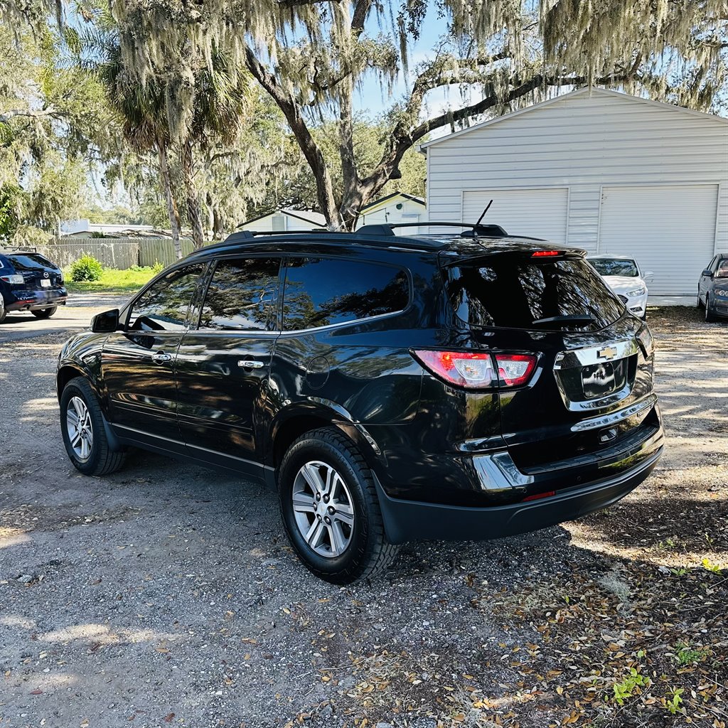 2015 Chevrolet Traverse 2LT photo 3