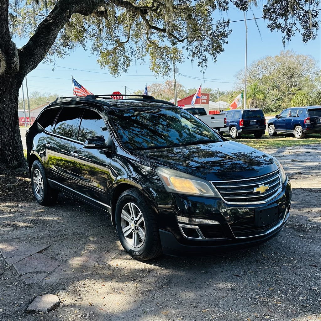 2015 Chevrolet Traverse 2LT photo 2