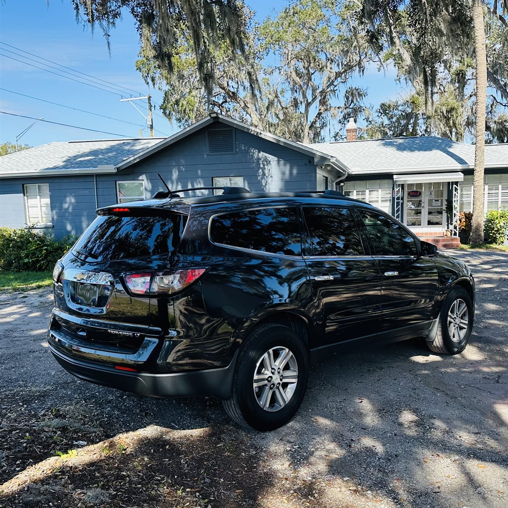 2015 Chevrolet Traverse 2LT photo 4