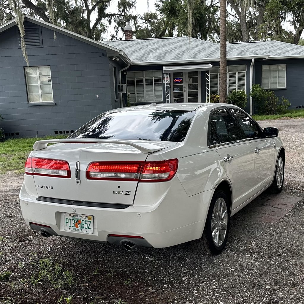 2011 Lincoln MKZ Base photo 5