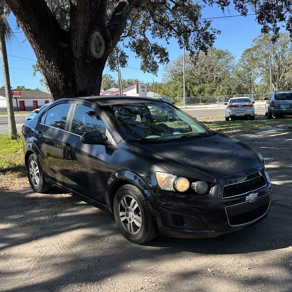 2014 Chevrolet Sonic LT photo 2