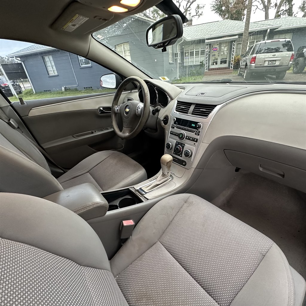 2011 Chevrolet Malibu 1LS photo 12