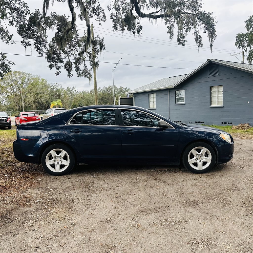 2011 Chevrolet Malibu 1LS photo 3