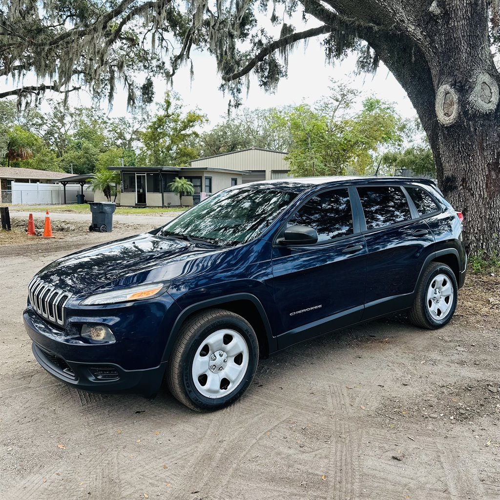 2014 Jeep Cherokee Sport photo 2