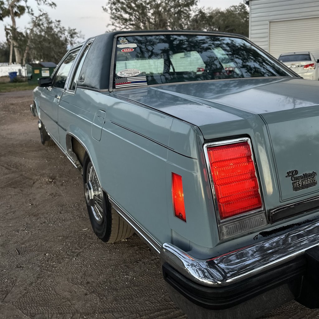 1986 Ford LTD null photo 10