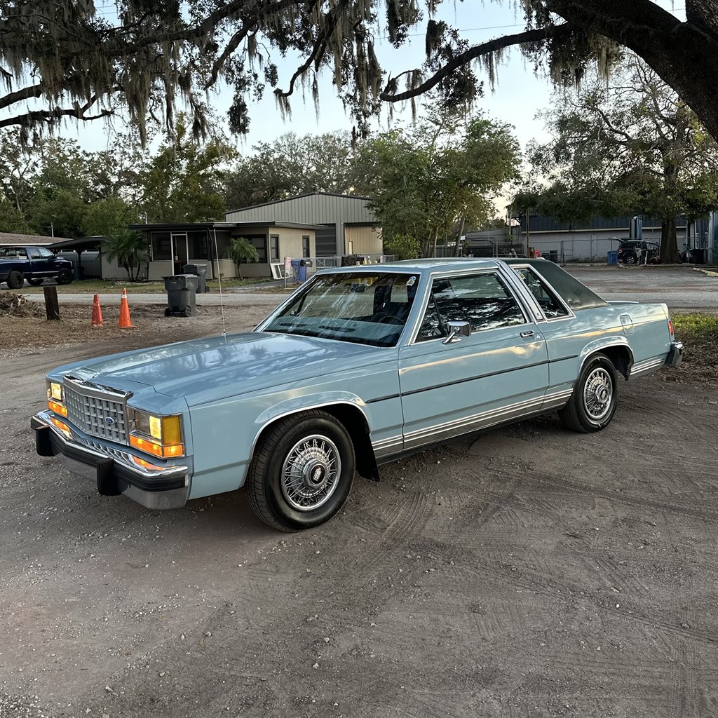 1986 Ford LTD null photo 4