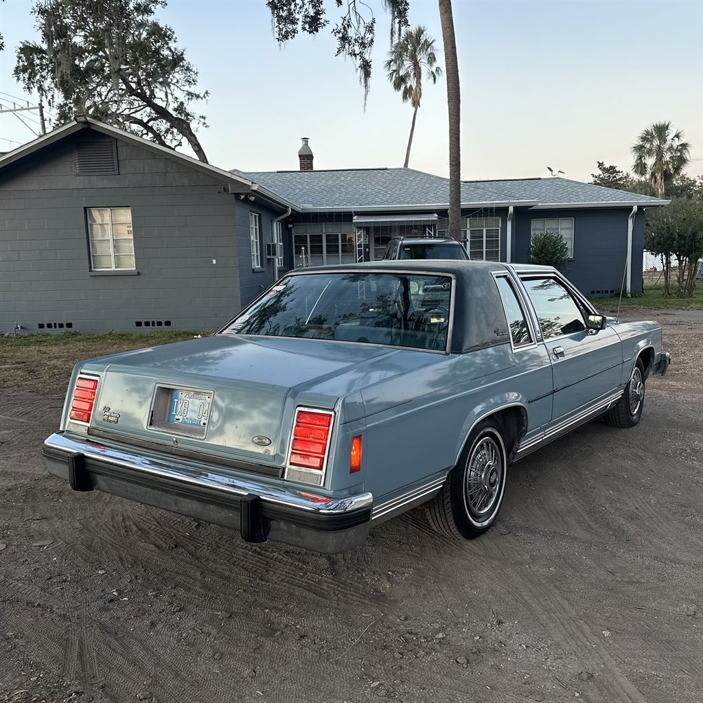 1986 Ford LTD null photo 7