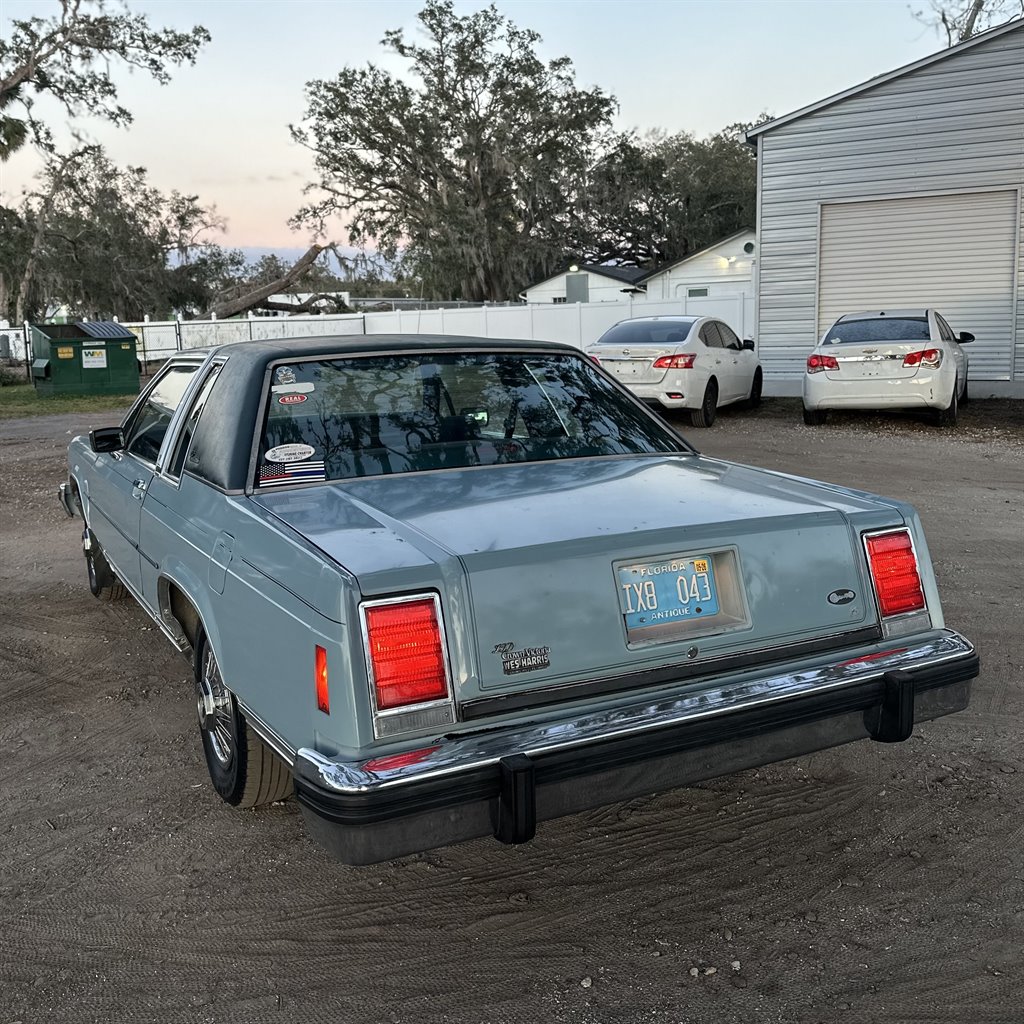 1986 Ford LTD null photo 9