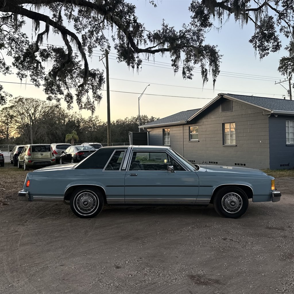 1986 Ford LTD null photo 5