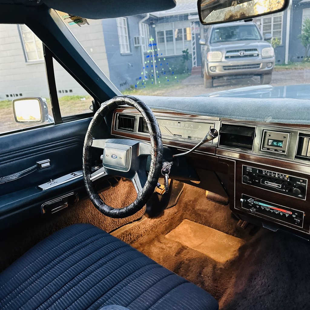 1986 Ford LTD null photo 16