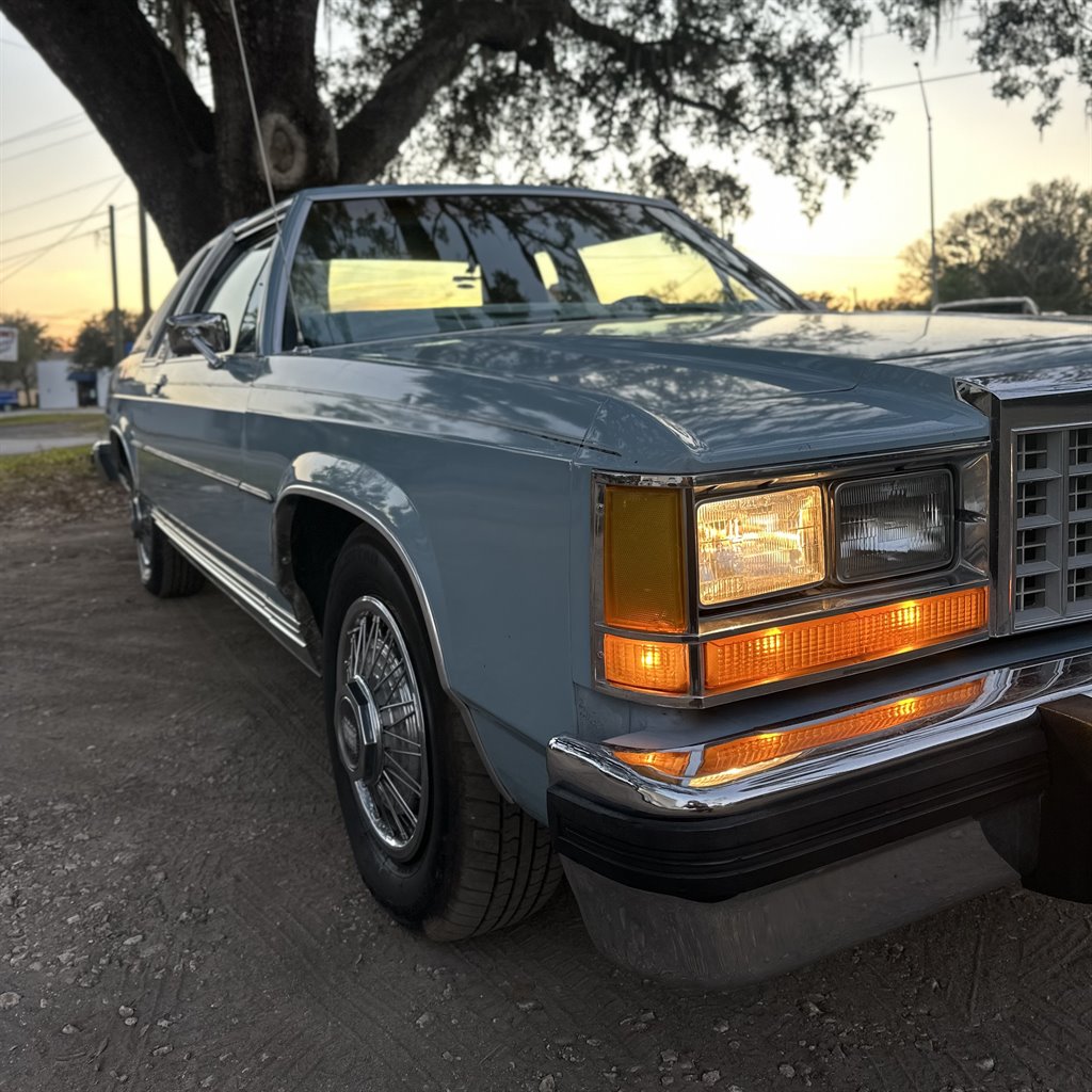 1986 Ford LTD null photo 2