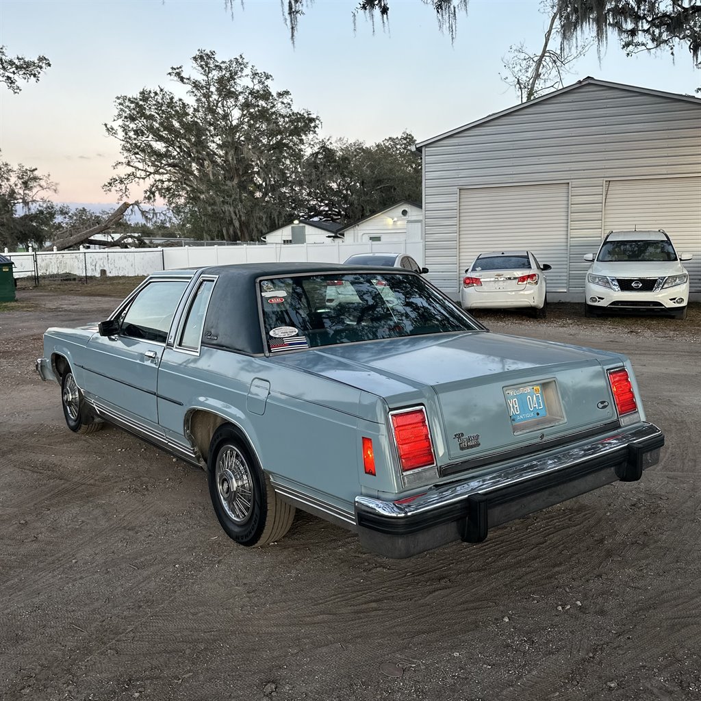 1986 Ford LTD null photo 8