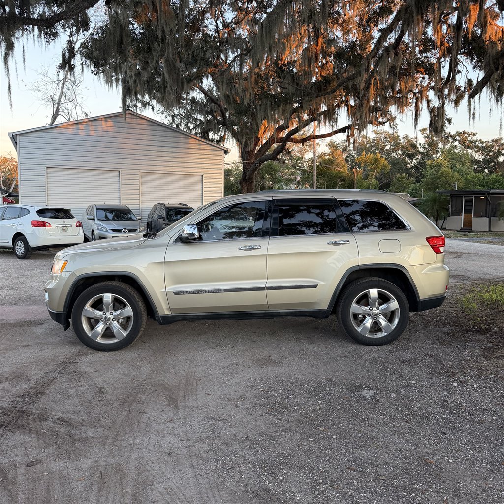 2011 Jeep Grand Cherokee Overland - Photo 9